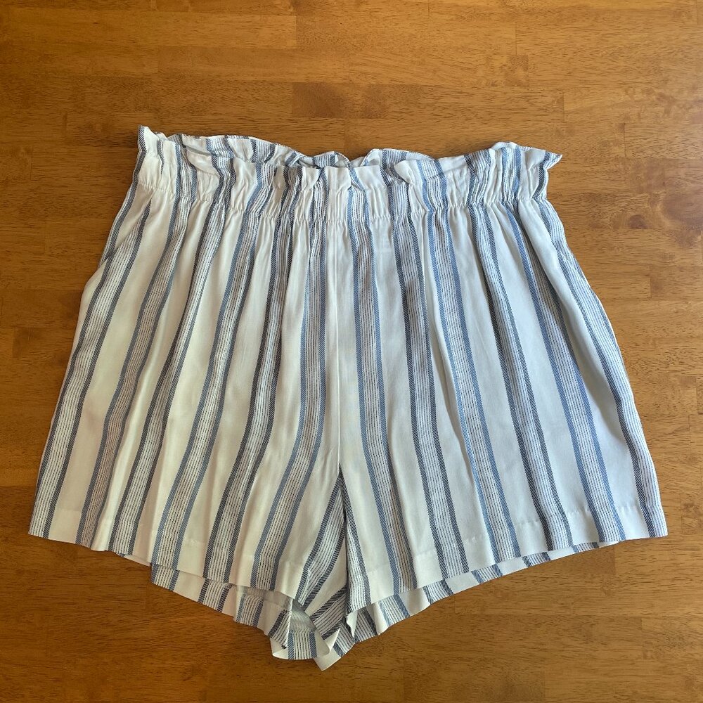 Size 16 H&M blue/white paperbag shorts